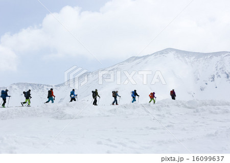 Snowboarding 16099637