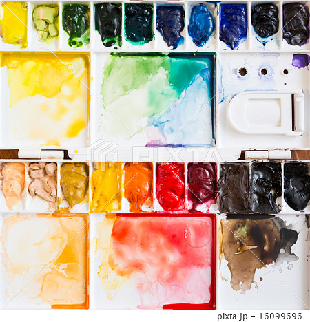 Paintbrush and paint palette 16099696