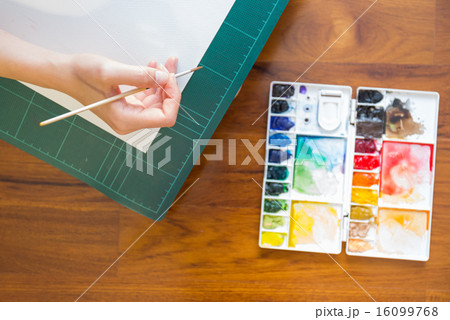 Paintbrush and paint palette 16099768