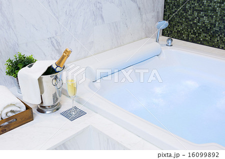 Champagne and Jacuzzi Spa Champagne and Jacuzzi Spa 16099892