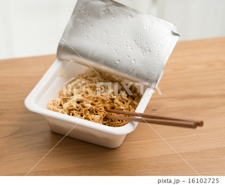 カップ焼きそば 16102725