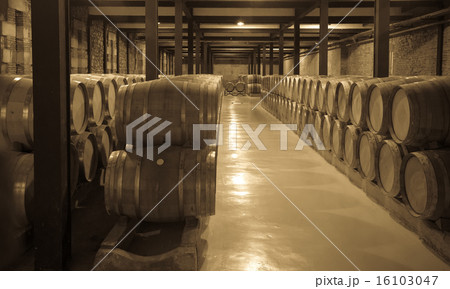 Aged photo of old winery 16103047