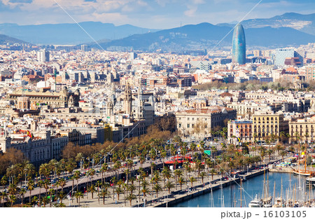 Barcelona city from port side 16103105