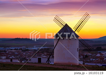 Wind mill at Campo de Criptana in evening Wind mill at Campo de Criptana in evening 16103119