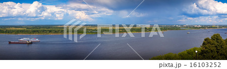 Volga river in Nizhny Novgorod 16103252
