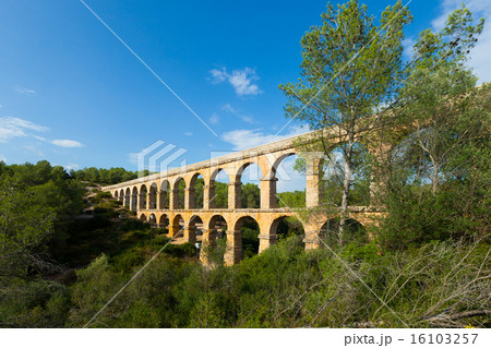 Roman aqueduct in Tarragona, Catalonia 16103257