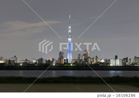 スカイツリー開業3周年記念ブルーライティング(流星)と東京のスカイライン 16106286