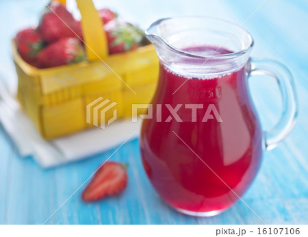 strawberry juice 16107106