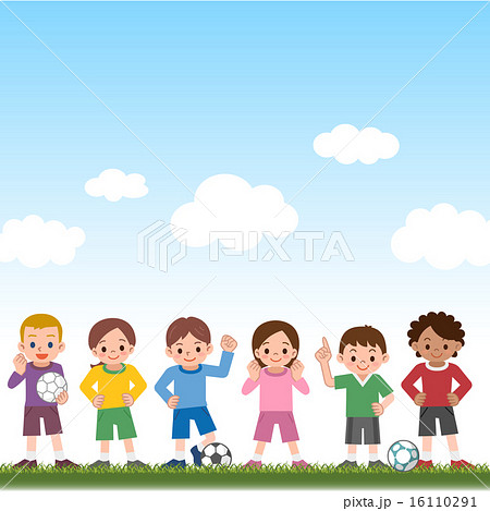 サッカーをする子供たち 16110291