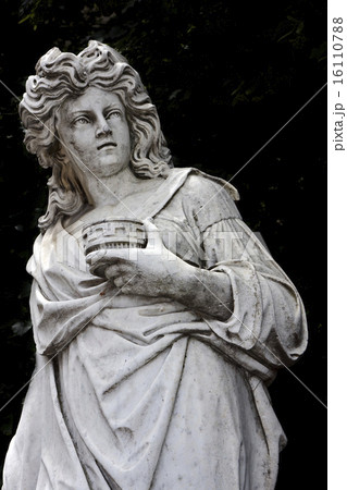 marble statue of a women 16110788