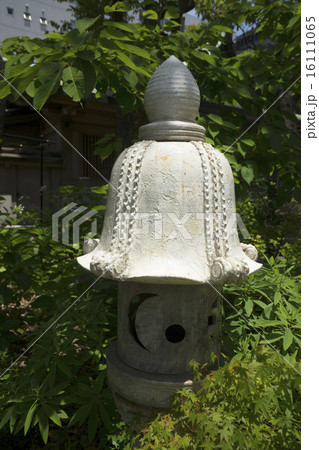 坐摩神社境内　陶器灯篭 16111065