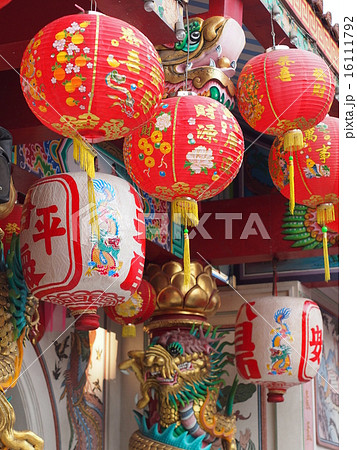 中国寺院と提灯の写真素材