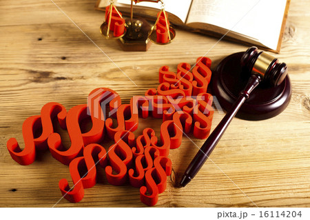Paragraph, law and justice concept, wooden gavel Paragraph, law and justice concept, wooden gavel 16114204