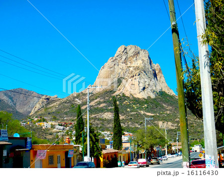 メキシコ・ペニャデベルナルの一枚岩 メキシコ・ペニャデベルナルの一枚岩 16116430