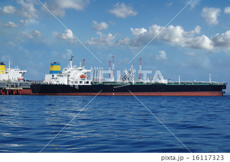 crude oil tanker is loading in the port 16117323