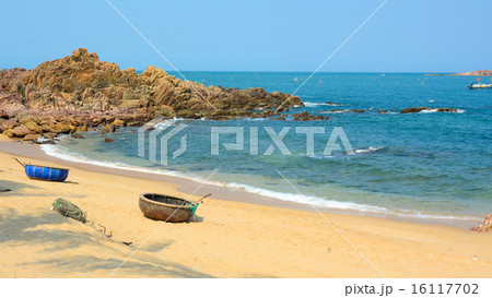 Tropical beach at Nha Trang, Vietnam 16117702