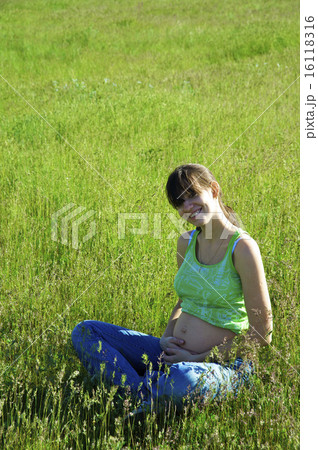 The pregnant woman 16118316