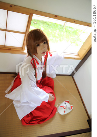 Japanese Women in Traditional Dress Miko Japanese Women in Traditional Dress Miko 16118667