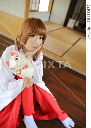 Japanese Women in Traditional Dress Miko 16118677