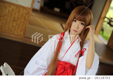 Japanese Women in Traditional Dress Miko 16118703