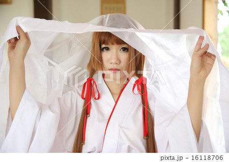 Japanese Women in Traditional Dress Miko Japanese Women in Traditional Dress Miko 16118706
