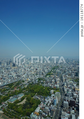 日本一の高層ビル「あべのハルカス」から大阪梅田方向を望む 16118774