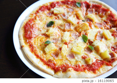 baked pizza hawaii 16119065