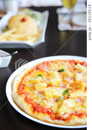 baked pizza hawaii 16119218