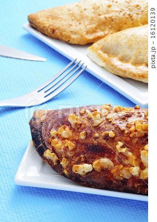 empanadas argentinas, typical argentine stuffed pastries 16120139