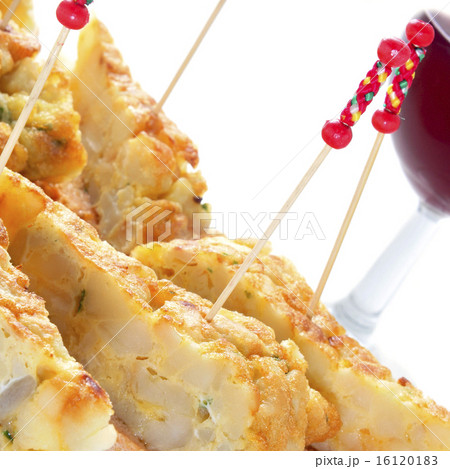 spanish pincho de tortilla, spanish omelete served on bread 16120183