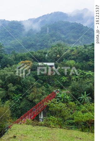 台湾 平渓線の菁桐駅近くの中埔鉄橋 台湾 平渓線の菁桐駅近くの中埔鉄橋 16121537