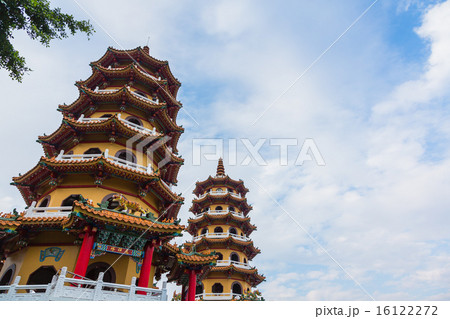 台湾　高雄の龍虎塔 16122272