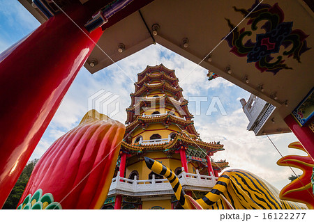 台湾　高雄の龍虎塔 16122277