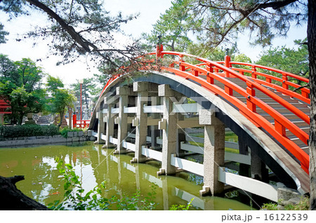 住吉大社の太鼓橋  16122539