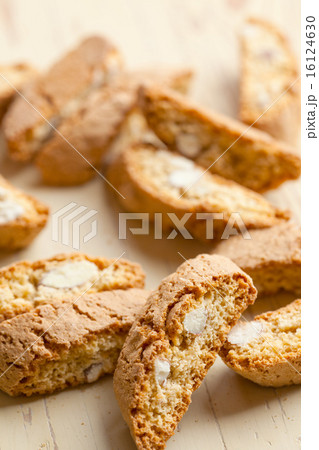 italian cantuccini cookies 16124630