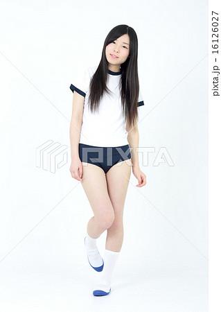 体操服の若い女性 16126027