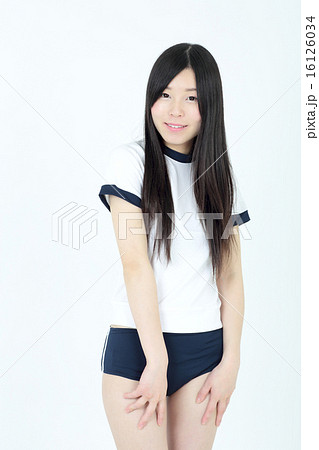 体操服の若い女性 16126034