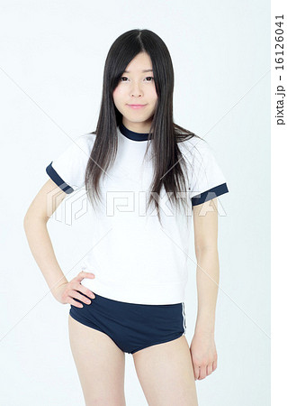 体操服の若い女性 16126041