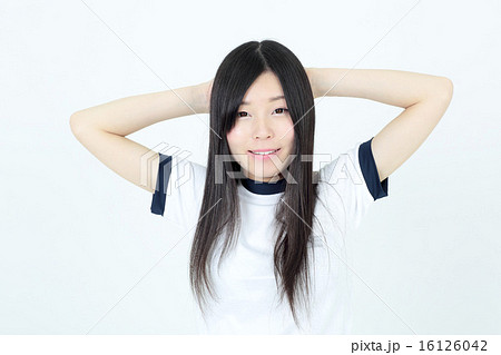 体操服の若い女性 16126042