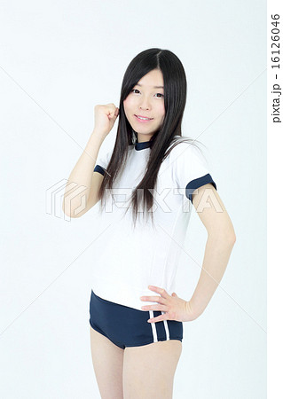 体操服の若い女性 16126046