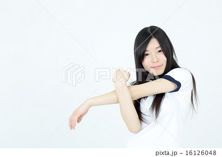 体操服の若い女性 16126048