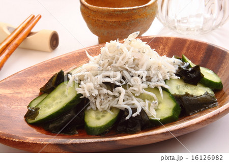 しらすのサラダ　日本酒 16126982