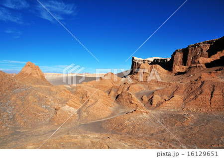チリ アタカマ砂漠 地層の岩山 チリ アタカマ砂漠 地層の岩山 16129651