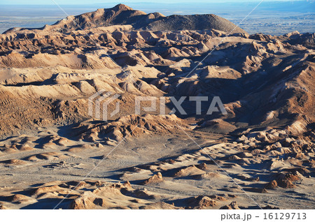 チリ　アタカマ砂漠　展望所からの眺め 16129713