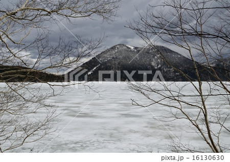 雪解けの然別湖 16130630