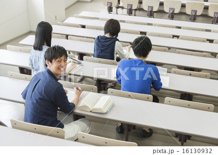 大学生 16130932