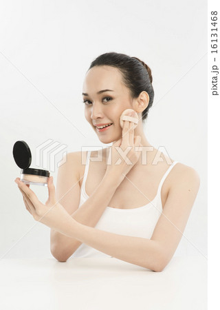 Asian Chinese Beautiful Girl Make up herself 16131468