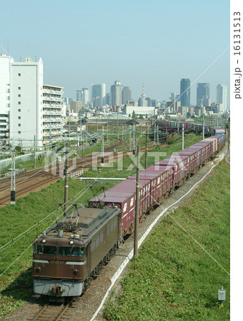EF65-57(茶ガマ)牽引の貨物列車 EF65-57(茶ガマ)牽引の貨物列車 16131513