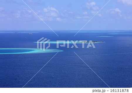 インド洋の真珠、上空から望むモルディブの美しいラグーン 16131878