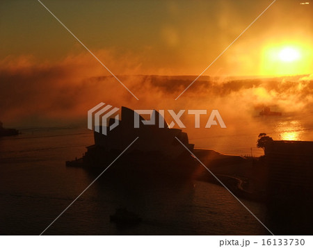 燃えるオペラハウス 燃えるオペラハウス 16133730